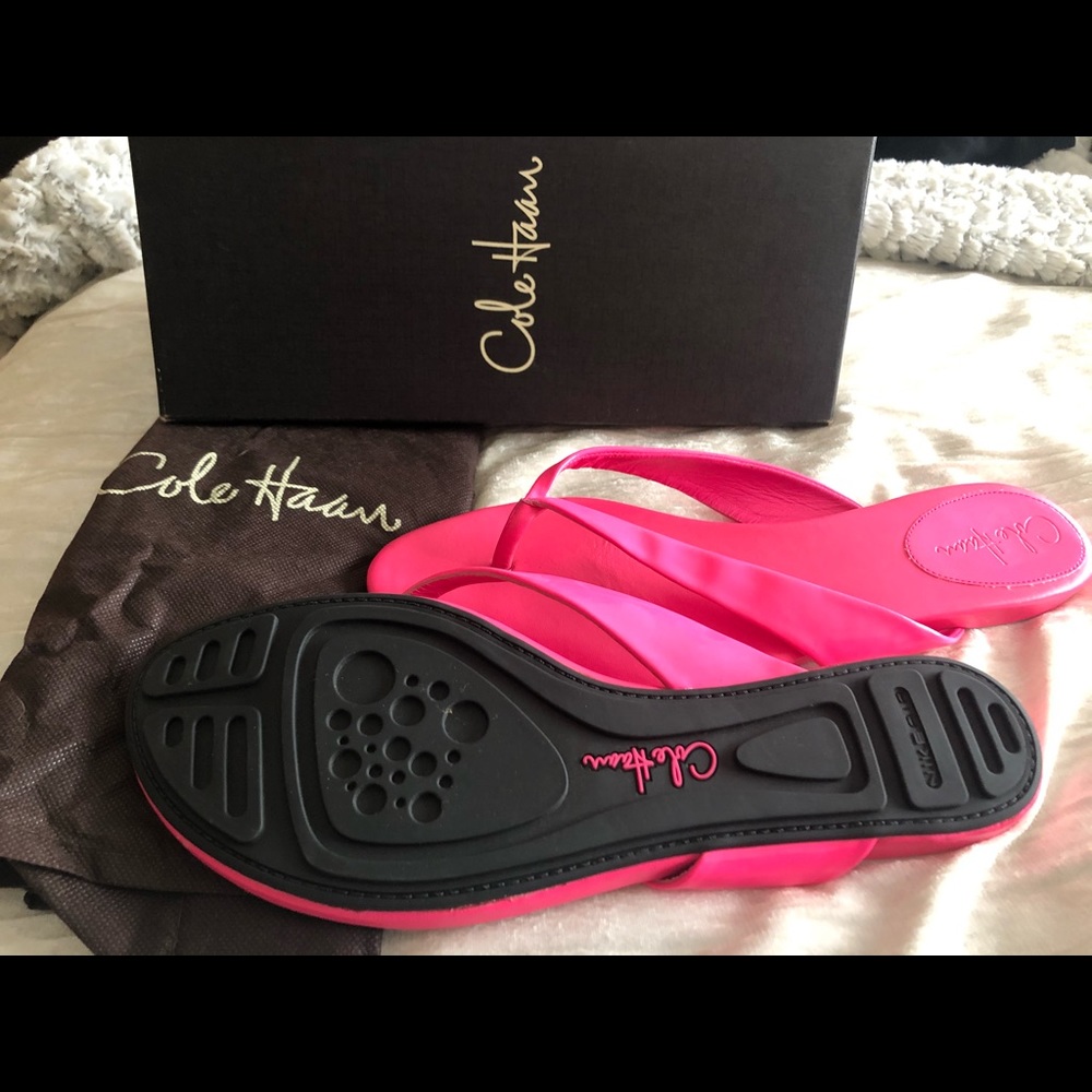 COLE HAAN AIR CALLIE THONG SHOES || HOT PINK